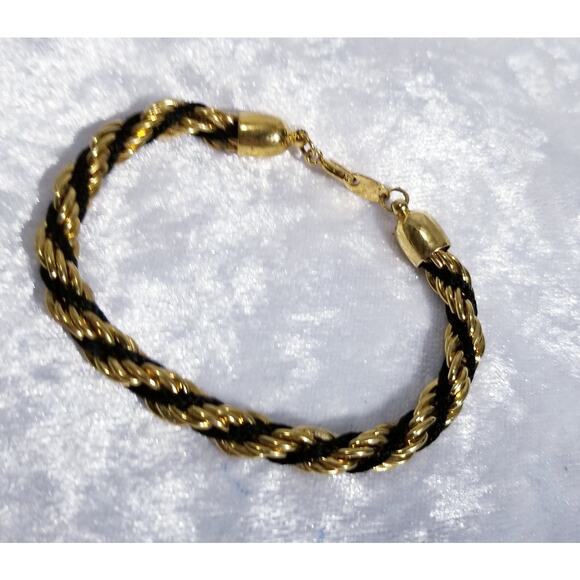 Trifari gold tone and black 7" bracelet 1.1735 - Picture 2 of 7